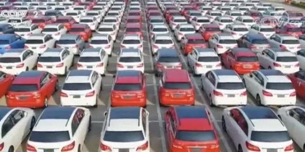 超百家車廠停產 全球汽車業(yè)“掛倒擋”