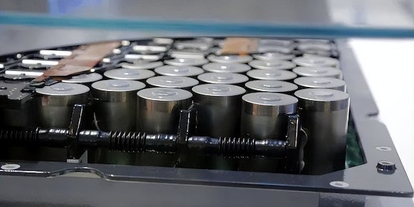 億緯鋰能第33工廠正式投產(chǎn)，首顆圓柱電池下線